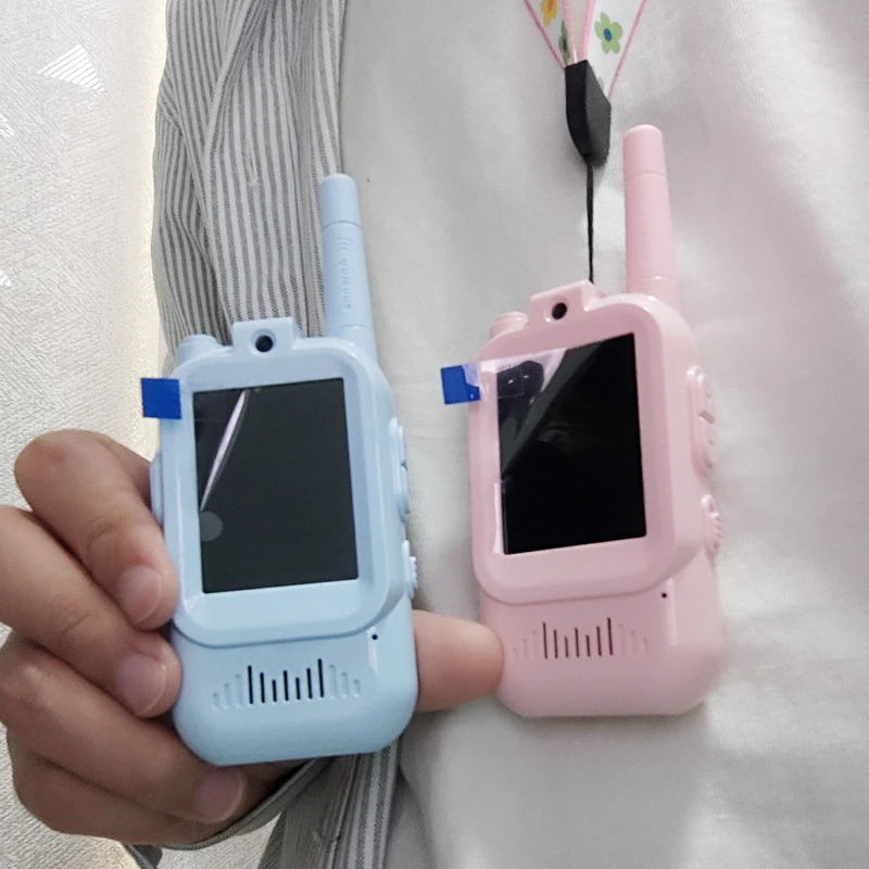 Ovoz funksiyalari bilan qayta zaryadlanuvchi bolalar uchun Walkie Talkie 2 dyuymli HD video va HD bir marta bosish orqali qo'ng'iroq interkomi Tug'ilgan kun yoki o'g'il bolalar va qizlar uchun Rojdestvo sovg'asi