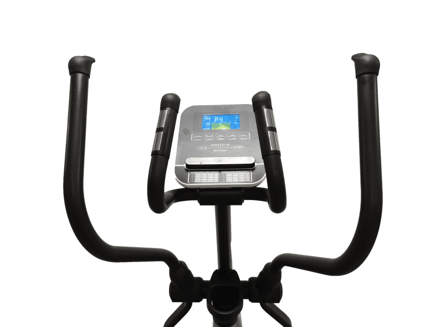 Professional fitnes uskunalari, shu jumladan elektron displeyli elliptik trener.