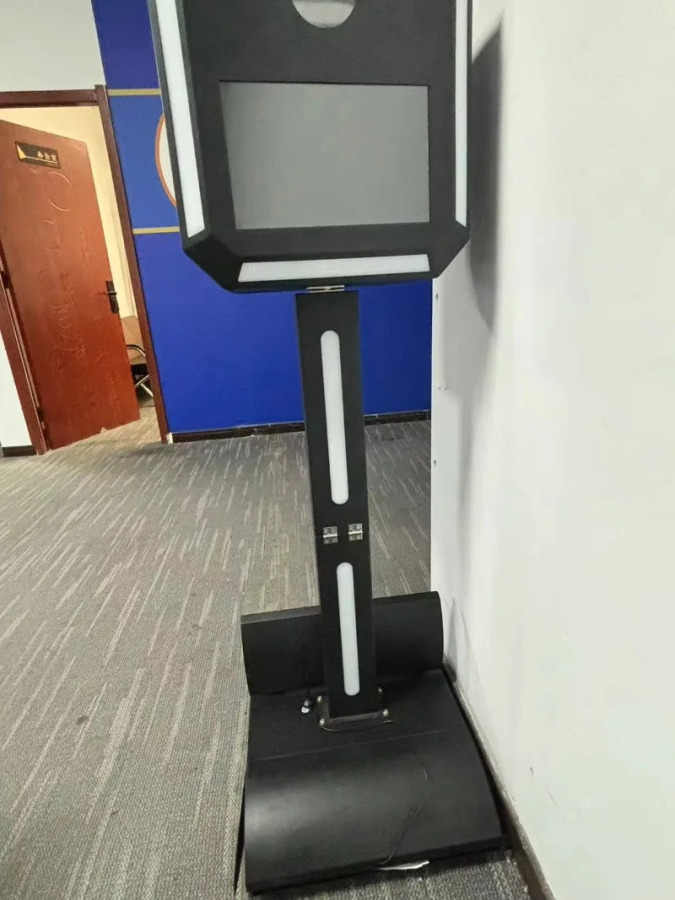 New Photo Booth Rouming Mobile Rouming Photo Booth Robot - bu juda mashhur fotostend mashinasi.