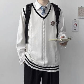 Maktab formasi: kollej kostyumi, Suzuki maktab formasi, o'g'il bolalar va qizlar formasi, sviter, jilet, kurtka.
