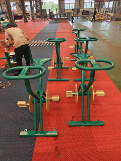 Fitnes va velosipedda mashq qilish uchun professional uskunalar